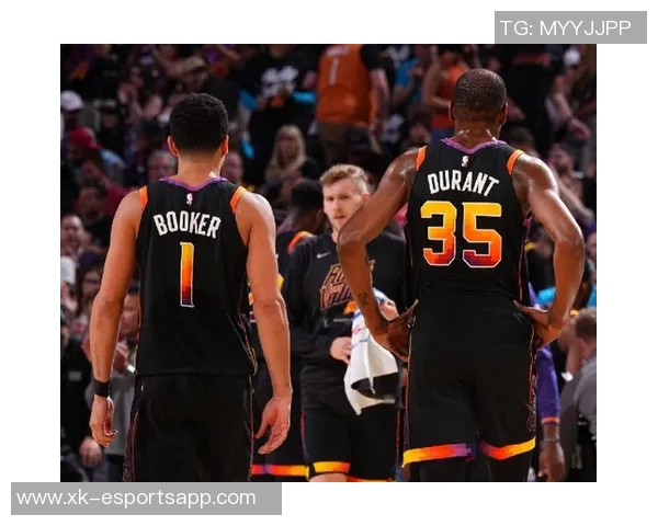 布克高效表现仅用26分钟砍下19分3助攻成为球队绿叶助力胜利