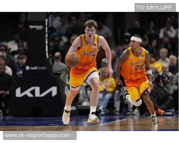 克尼佩尔半场表现亮眼9投5中贡献12分2板4助攻三分球命中率高达50 克尼佩尔半场表现亮眼9投5中贡献12分2板4助攻三分球命中率高达50